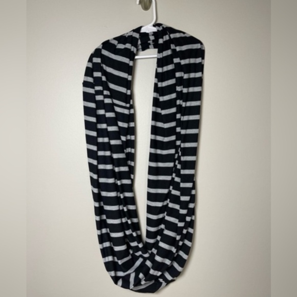 Itzy‎ Ritzy Infinity Breastfeeding Scarf